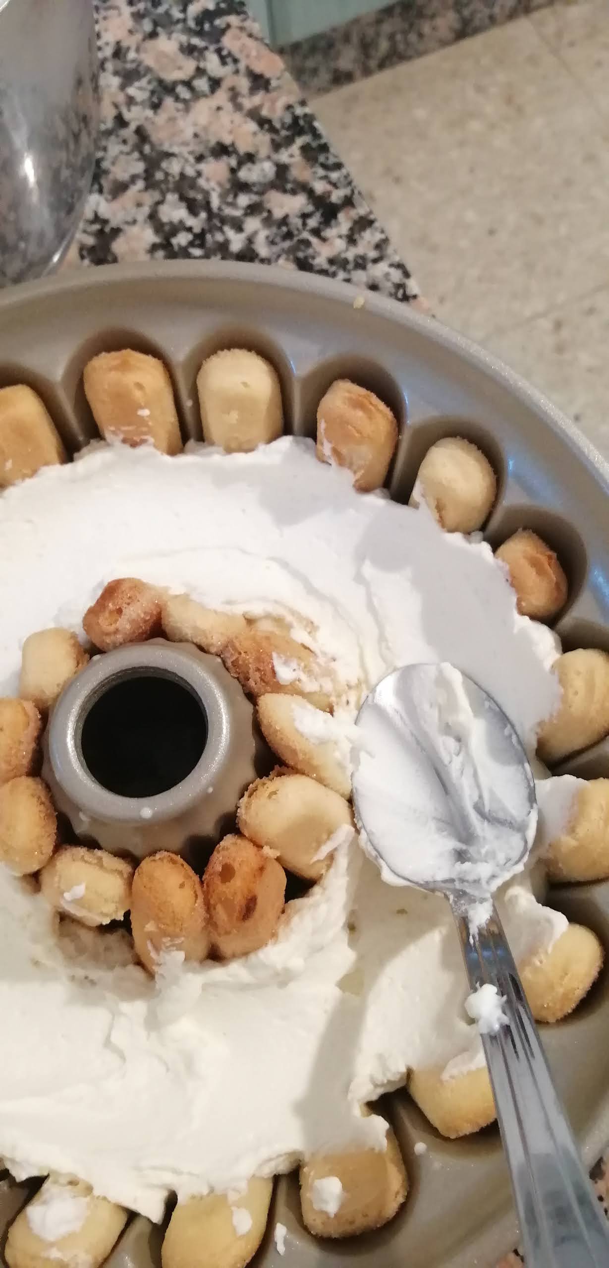 La Chef A Bundt cake charlotte de fresas