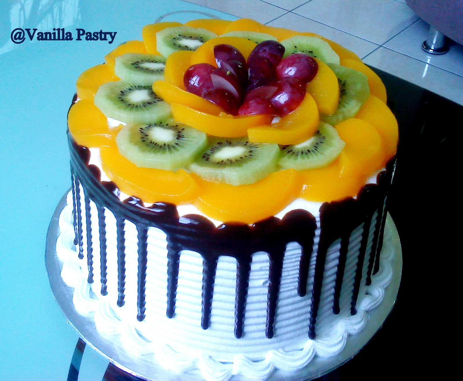 Vanilla Pastry: Ice Cream Cake Topped with Fresh Fruits