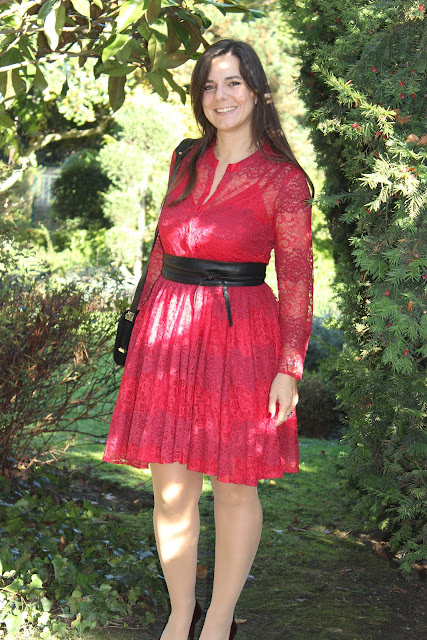 Robe maje rouge, escarpins bicolore san marina les petites bulles de ma vie