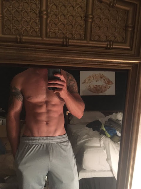 Kelley Johnson  nackt