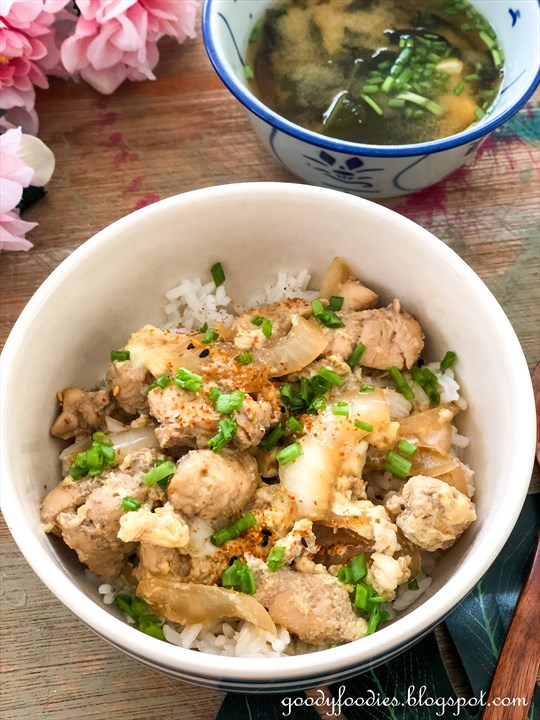 GoodyFoodies: Recipe: Oyakodon (Japanese Chicken and Egg Rice Bowl)