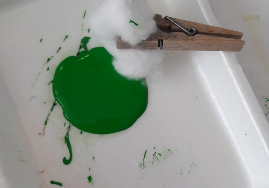 Pintando con algodones de colores