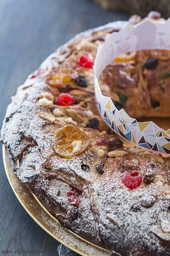 El gato goloso: Bolo Rei, la rosca de reyes que se consume en Portugal, cargada de frutos secos, pasas y aromatizada con naranjas y oporto. Exquisita!