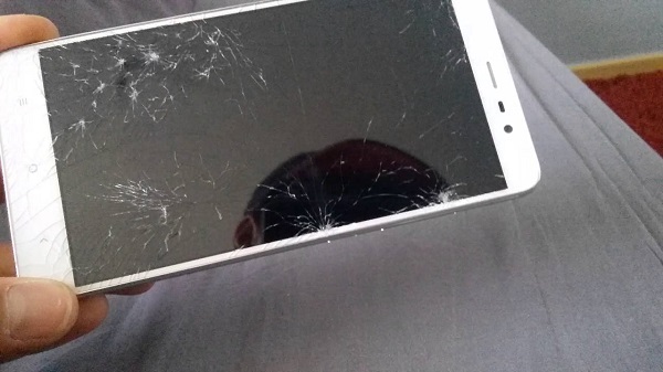 man-hinh-xiaomi-bi-vo man-hinh-xiaomi-bi-vo
