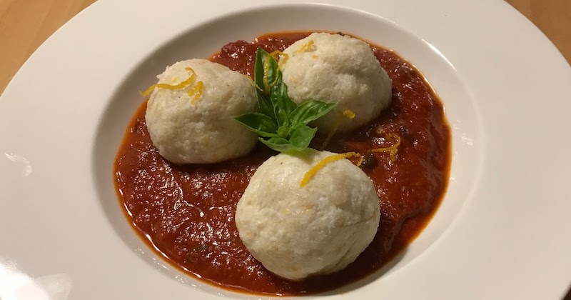Turbohausfrau: Ricottaknöderl mit Sugo und Orangenaroma