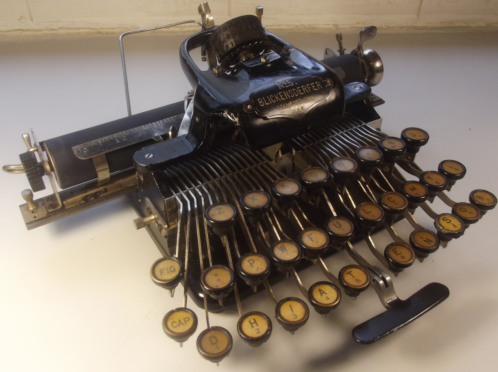 oz.Typewriter Changing the ink pad on a 1909 Blickensderfer 5 portable