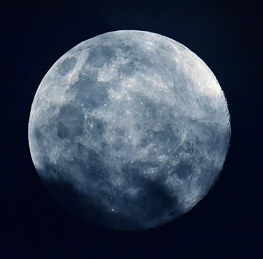 A Través del Uniberto La súper Luna llena del fin de agosto en la