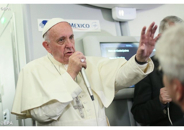 Begegnung Dialog Fliegende Pressekonferenz Des Papstes Nach