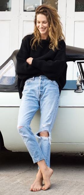 black and denim / sweater + boyfriend jeans