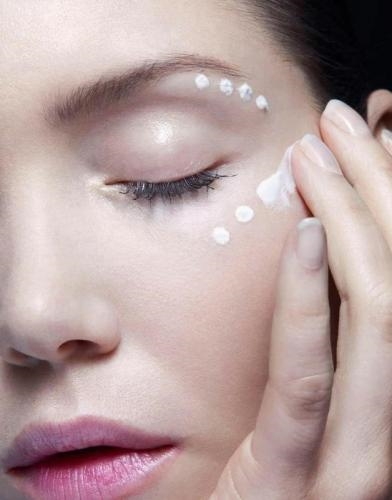 Chăm sóc vùng da quanh mắt với kem Eaoron Young Eyes Around The Clock Cream 15g tặng kèm mẫu gói 6 f20c25a2c 1fd3 4200 907a