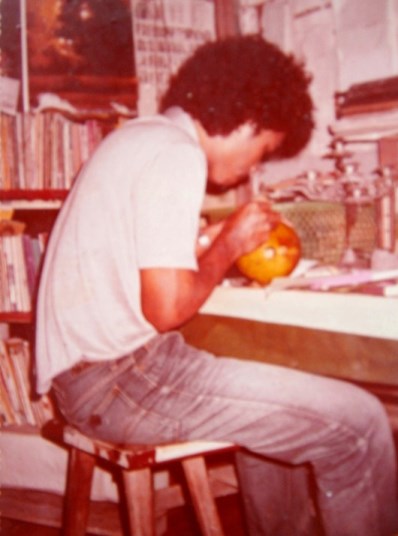 M. Thaha Pattiiha  Persiapan Materi Seni Kerajinan menjelang keikut-sertaan BS.Yamuyaka pertama kali pada Pameran Pembangunan Provinsi Maluku, Agustus 1984 