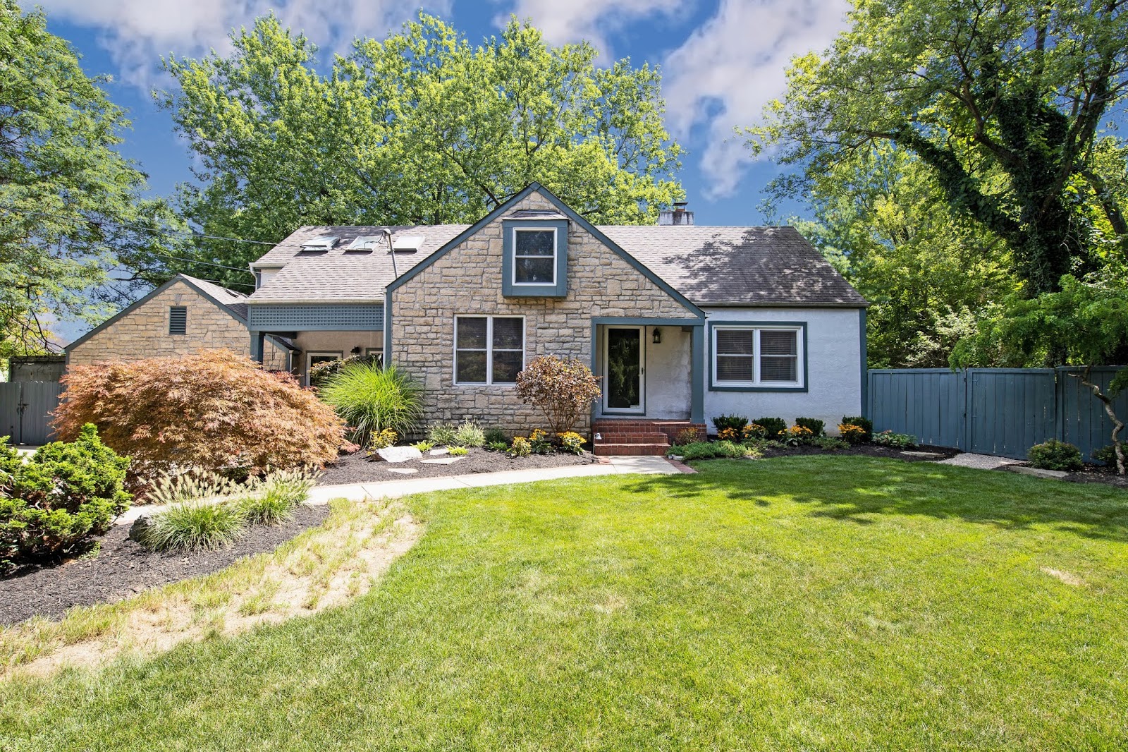 NEW LISTING IN COLUMBUS OHIO! Real Estate Updates with DeLena Ciamacco