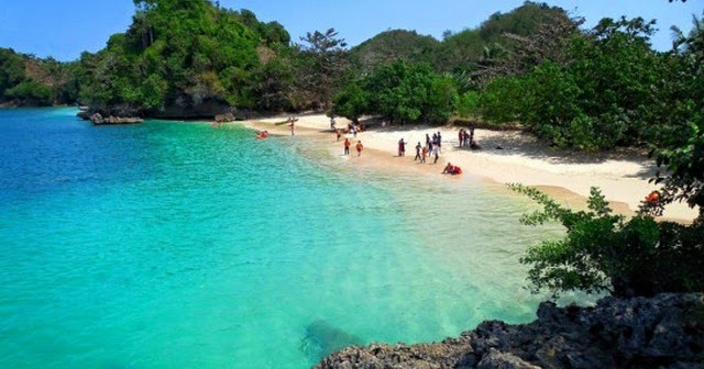 Pantai Seribu Selat, Raja Ampat Dari Malang Selatan - firmankasan.com