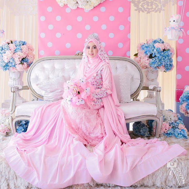 Kata Siapa Cuma Buat Anak Kecil? Hey, Ide Pelaminan Hello Kitty Ini Bisa Bikin Pernikahanmu Spesial Lho!