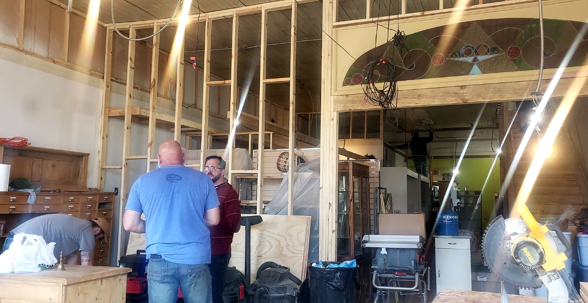 Kammy's Korner Parma Antique Mall New Ownership & New Look!!