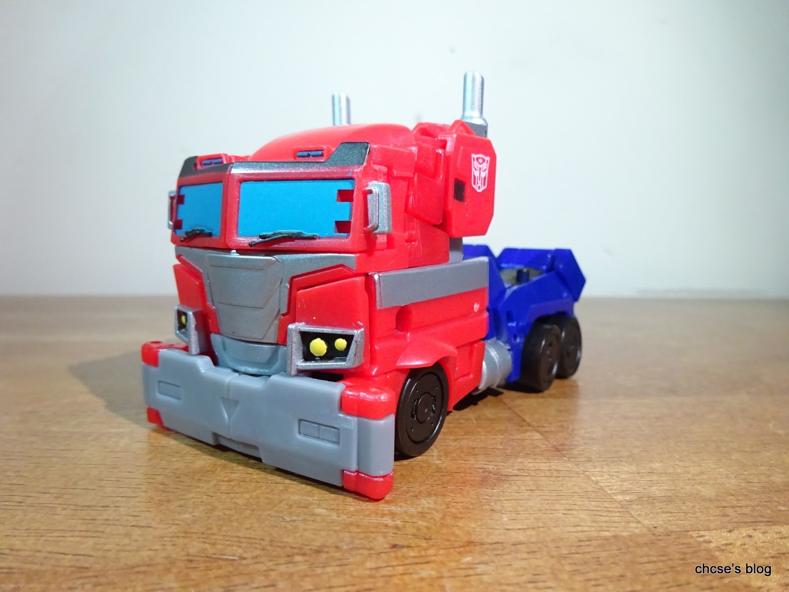 ChCse's blog Toy Review Transformers Cyberverse Optimus Prime (Deluxe)