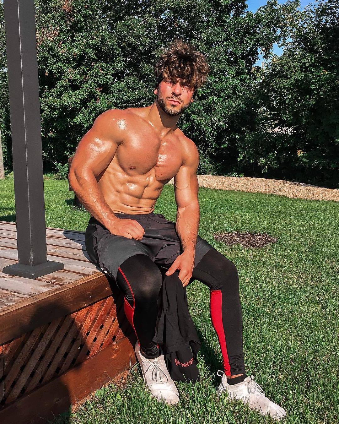 barechest-muscle-stud-joey-hornyak-pictures