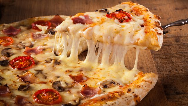 اسرار تحضير عجينة البيتزا السائلة بدون عجن للحصول على بيتزا مثالية اسرار تحضير عجينة البيتزا السائلة بدون عجن للحصول على بيتزا مثالية