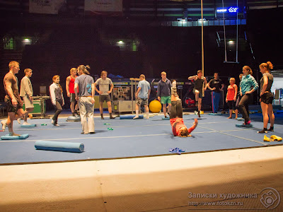 Цирк дю Солей, акробатическая разминка