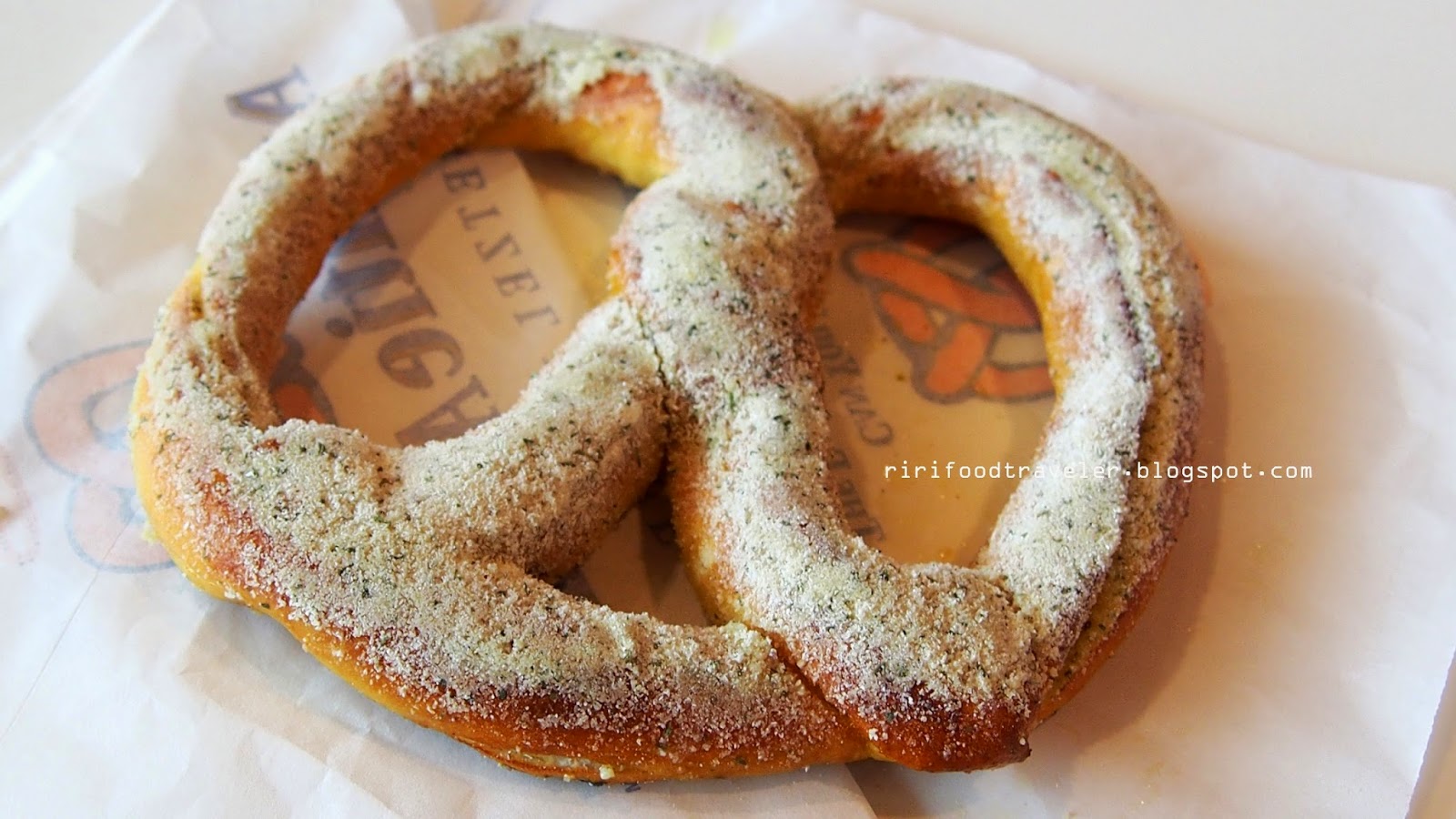Riri Food Traveler Bakery Auntie Anne's Pretzel Perfect