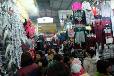 Chợ Ninh Hiệp nổi tiếng với các loại quần áo đủ mẫu mã kiểu dáng giá siêu rẻ