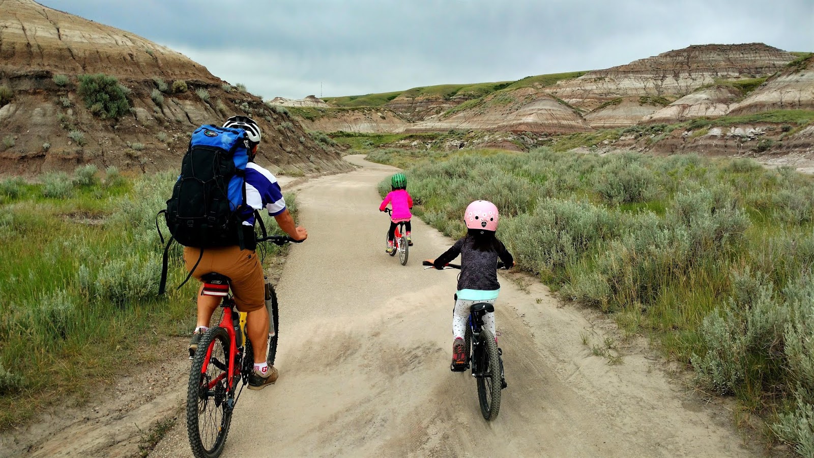 Exploring Drumheller Dinosaurs, Mining History, Biking, & More! Play