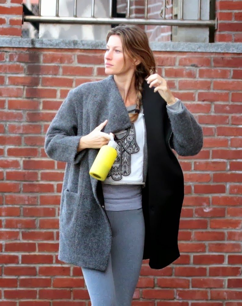 Gisele Bundchen Camel Toe Flashing In Super Tight Grey Leggings And Uggs Out In Boston