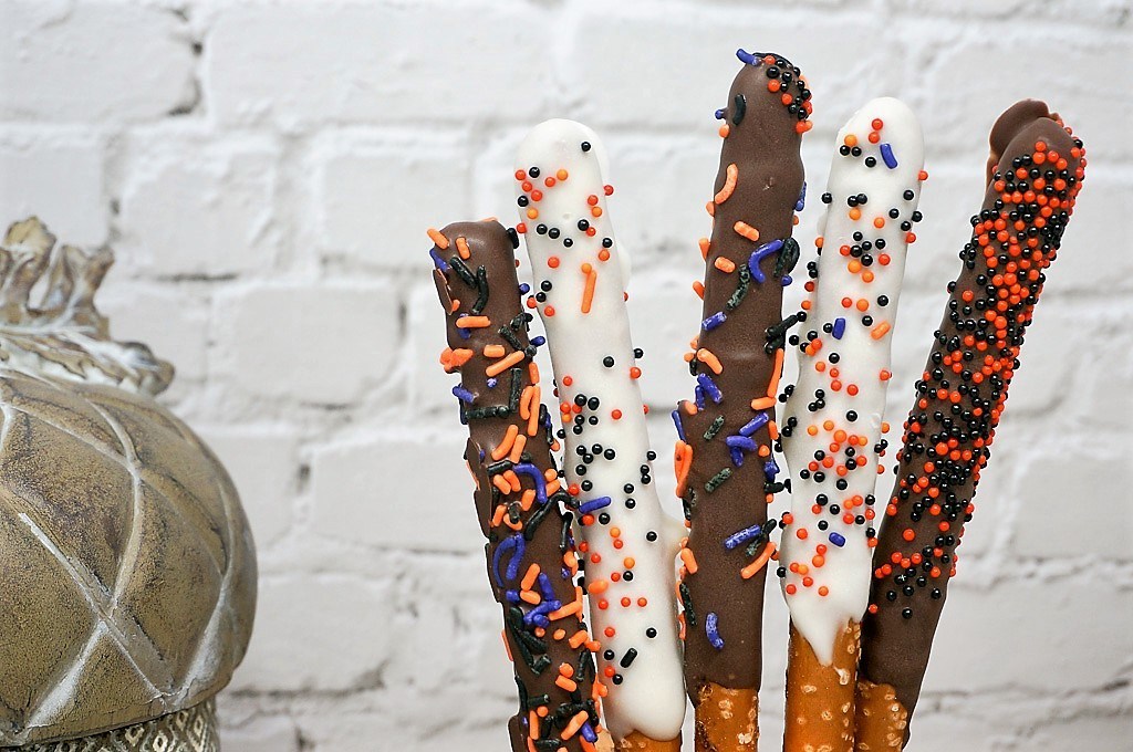 HALLOWEEN CHOCOLATE COVERED PRETZEL RODS Your Choice Way