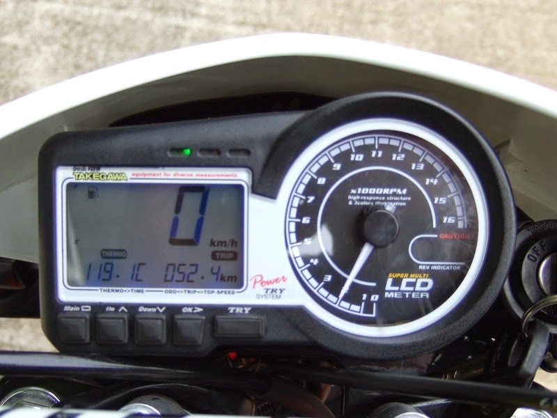 xr100で遊ぶ?: XR100モタード SP武川 スーパーマルチLCDメーター