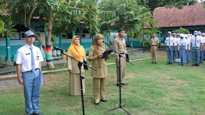 Peringati Hari Guru Nasional, Dewan Guru dan Karyawan Menjadi Petugas Upacara