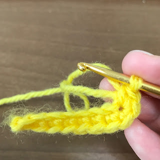 かぎ針編みでの楕円形の編み方1段目　3め編み入れたところ