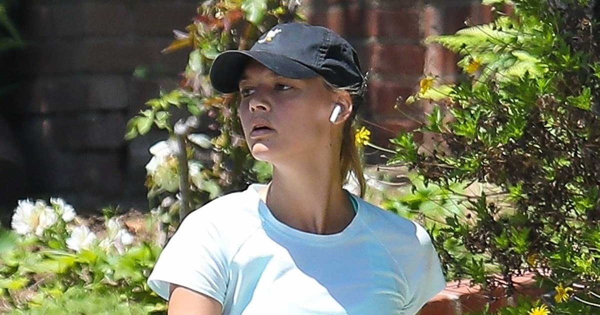 Kelly Rohrbach Leggy, Jogging in Shorts in LA | CineHub