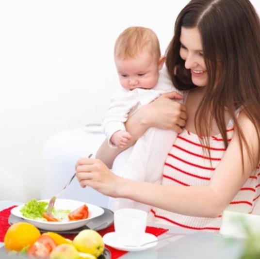 أهم طرق التغذية في مرحلة الرضاعة أهم طرق التغذية في مرحلة الرضاعة