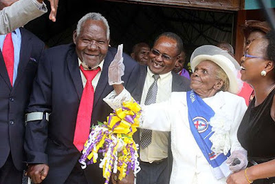 Photos: After 63 years of living together, ten children, 21 grandchildren, many great grandchildren, Kenyan man, 94, finally weds his 93-year-old lover