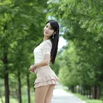 Lee Sung Hwa Sexy in Ruffle Mini Dress Foto 1