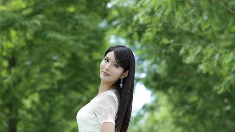 Lee Sung Hwa Sexy in Ruffle Mini Dress