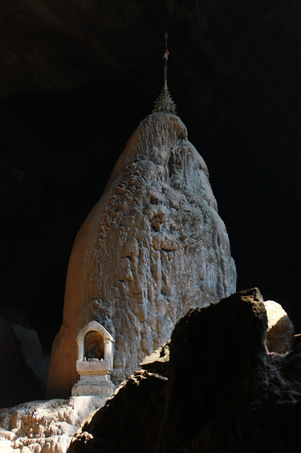 Οι σπηλιές Saddar της Μιανμάρ που είναι γεμάτες με αγάλματα, βραχώδεις σχηματισμούς και μια έρημη λιμνοθάλασσα  