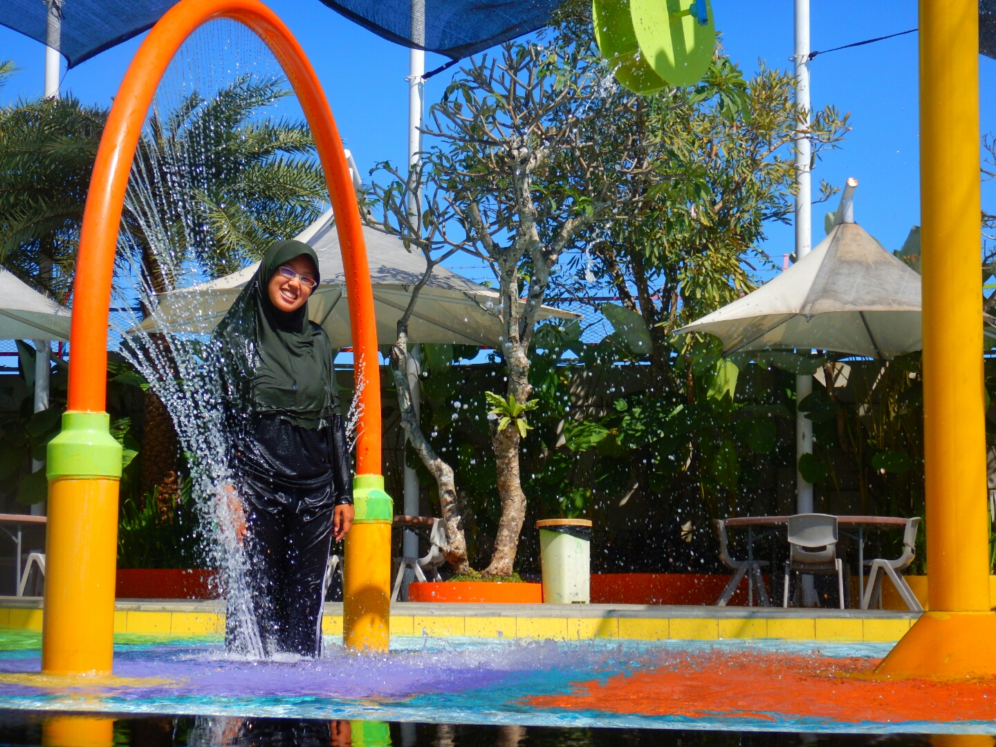 Ada Kolam Air Hangat di Waterboom Panghegar Bandung | SRI ...