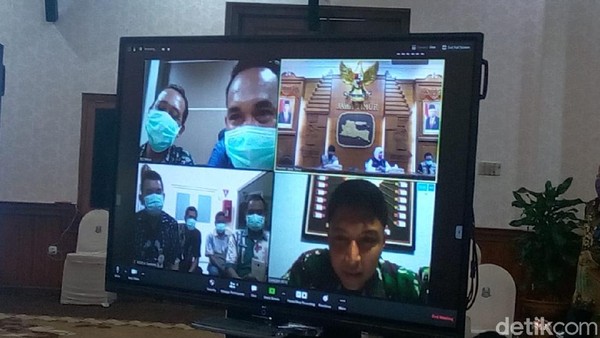Kisah Sopir Ambulans Antarkan Jenazah Pasien Corona hingga ke Kuburan Kisah Sopir Ambulans Antarkan Jenazah Pasien Corona hingga ke Kuburan