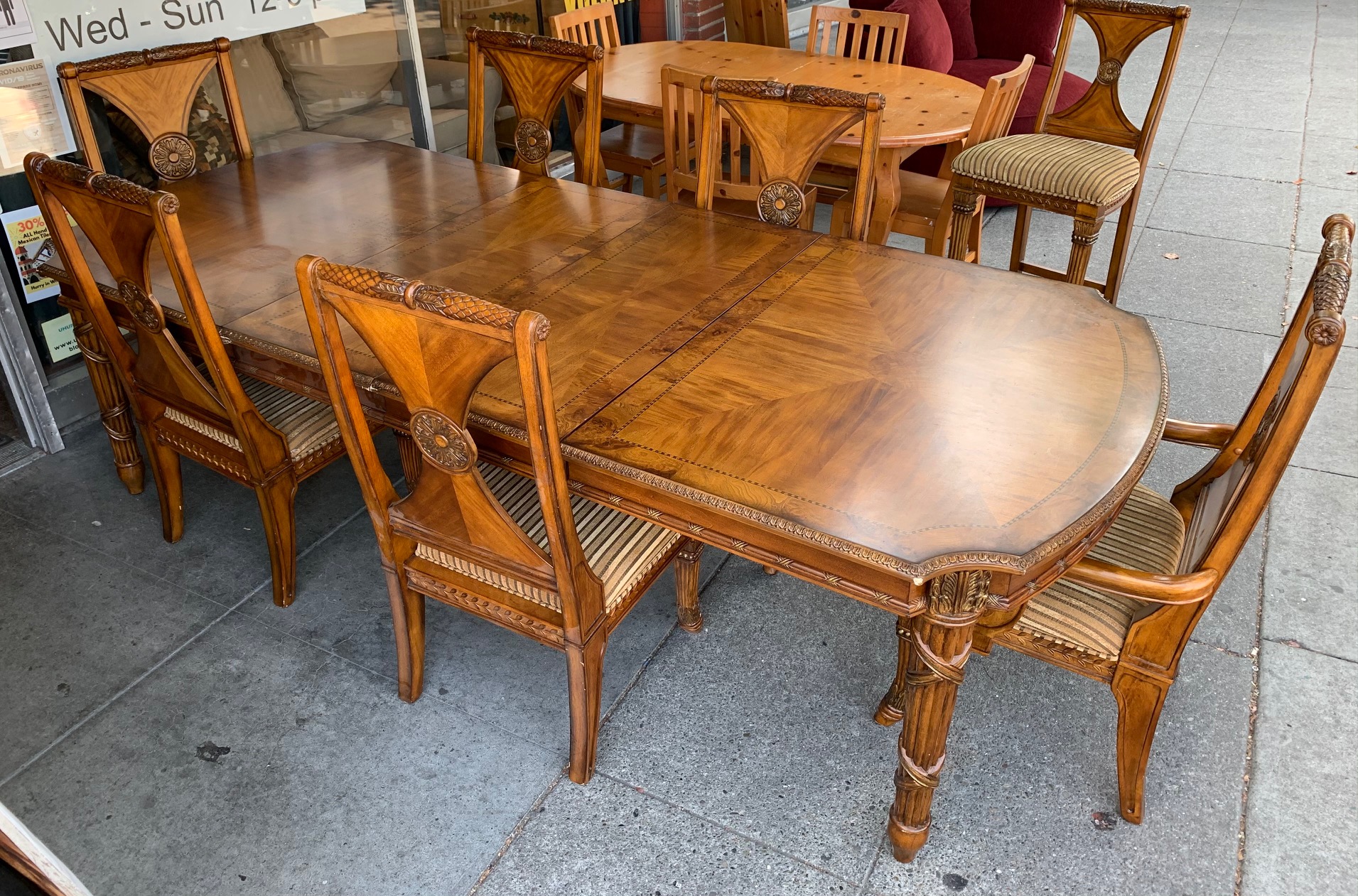 UHURU FURNITURE & COLLECTIBLES SOLD 100551 Thomasville Dining Table