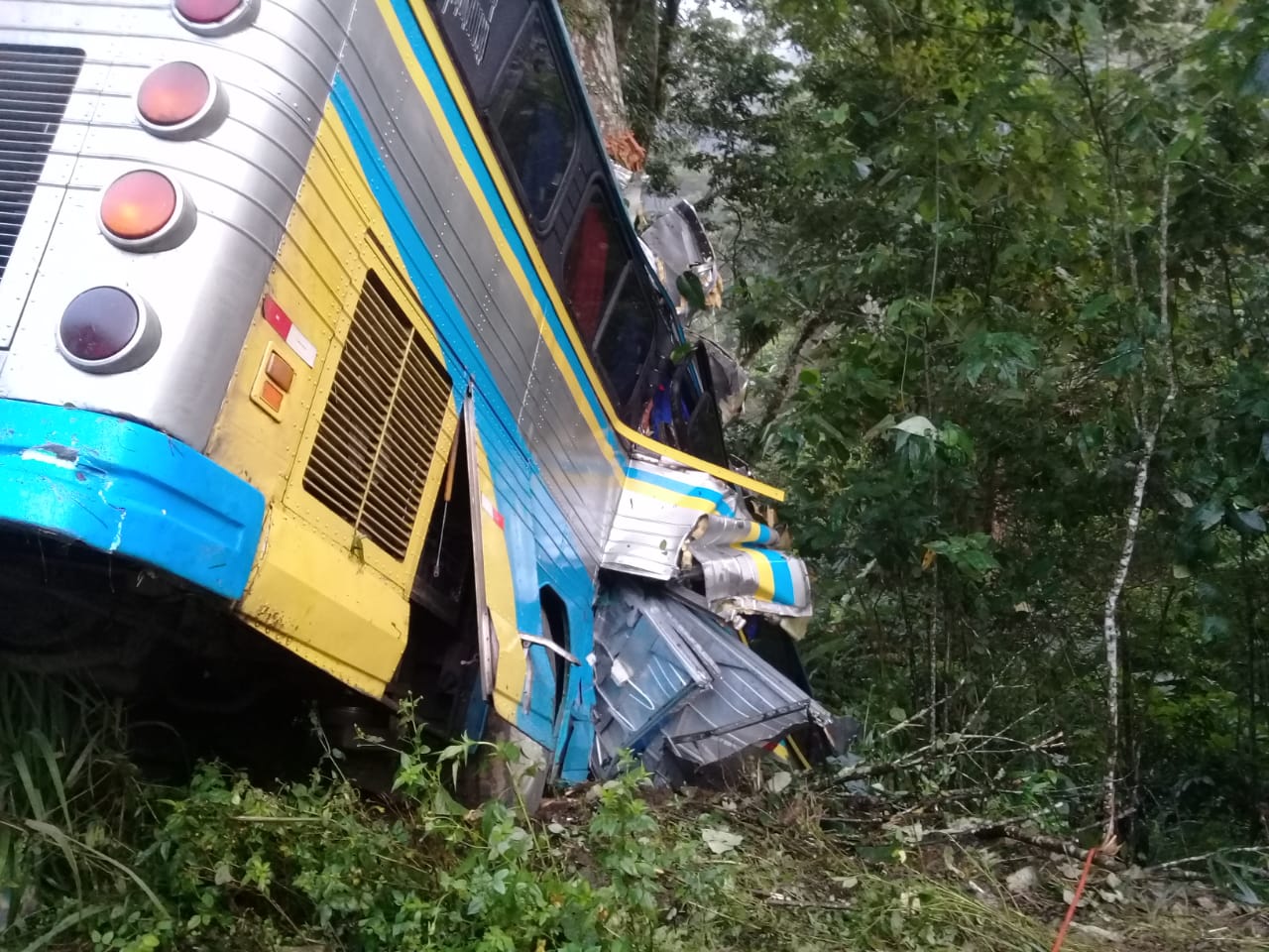 Resultado de imagem para onibus de sacoleiro que seguia para teixeira de freitas