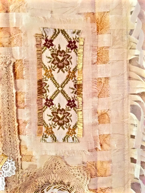 AMANDA'S BASKETS: A DIFFERENT FABRIC ART WALL HANGING & SOME IDEAS FOR