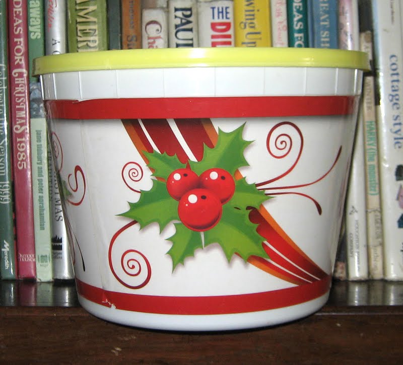 Kfc_christmas bucket_japonia Percy's Memorabilias: KFC Christmas Bucket 2010