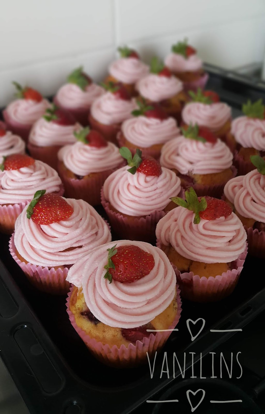 Peynir ve sosisli çörekler. Dakika içinde lezzetli ve doyurucu cupcake Peynir ve sosisli çörekler. Dakika içinde lezzetli ve doyurucu cupcake