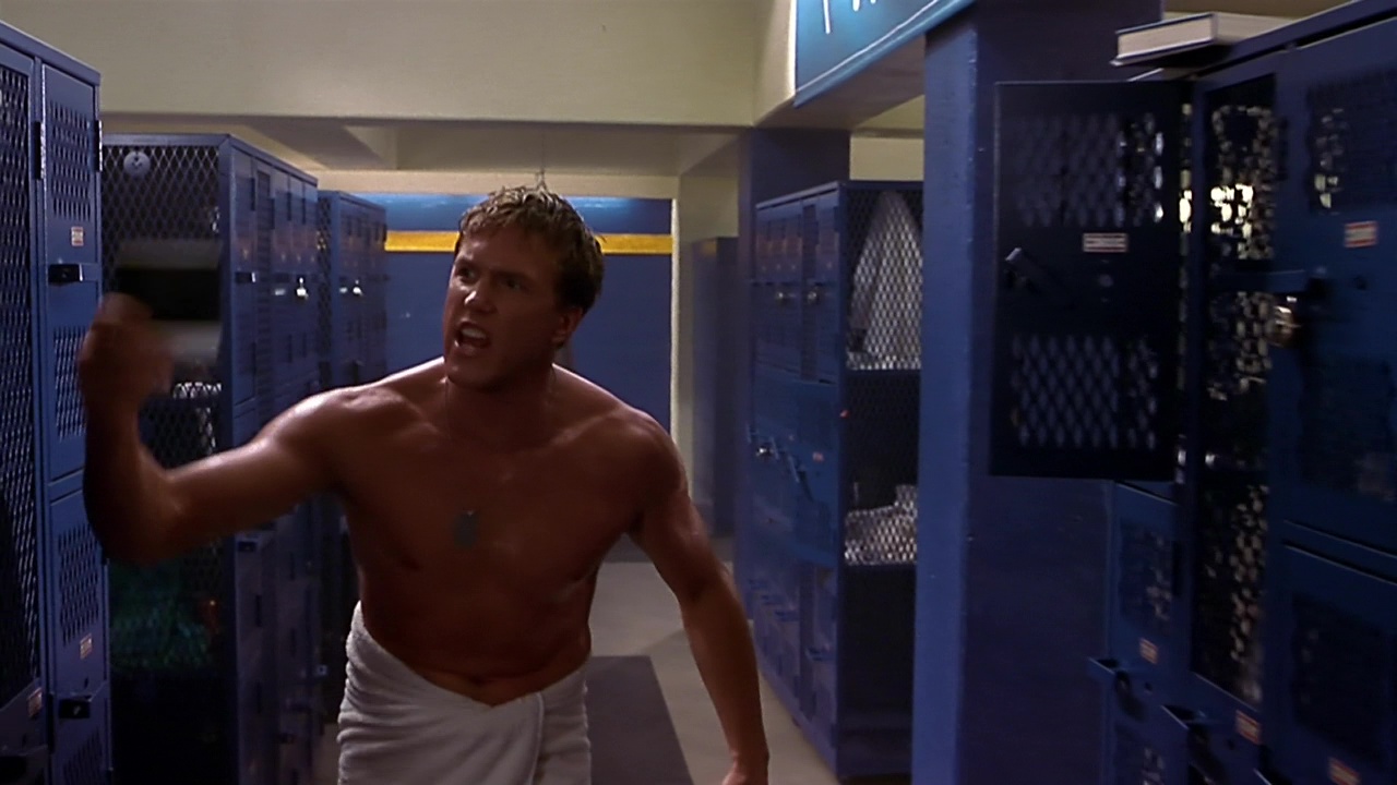 Lochlyn Munro and Shawn Wayans shirtless in Scary Movie.