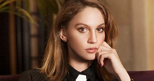 Farah Zeynep Abdullah kimdir? aslen nereli? kaç yaşında? evli mi? eşi sevgilisi kim? biyografisi ve hayatı hakkında kısa bilgi.. Farah Zeynep Abdullah kimdir? aslen nereli? kaç yaşında? evli mi? eşi sevgilisi kim? biyografisi ve hayatı hakkında kısa bilgi..