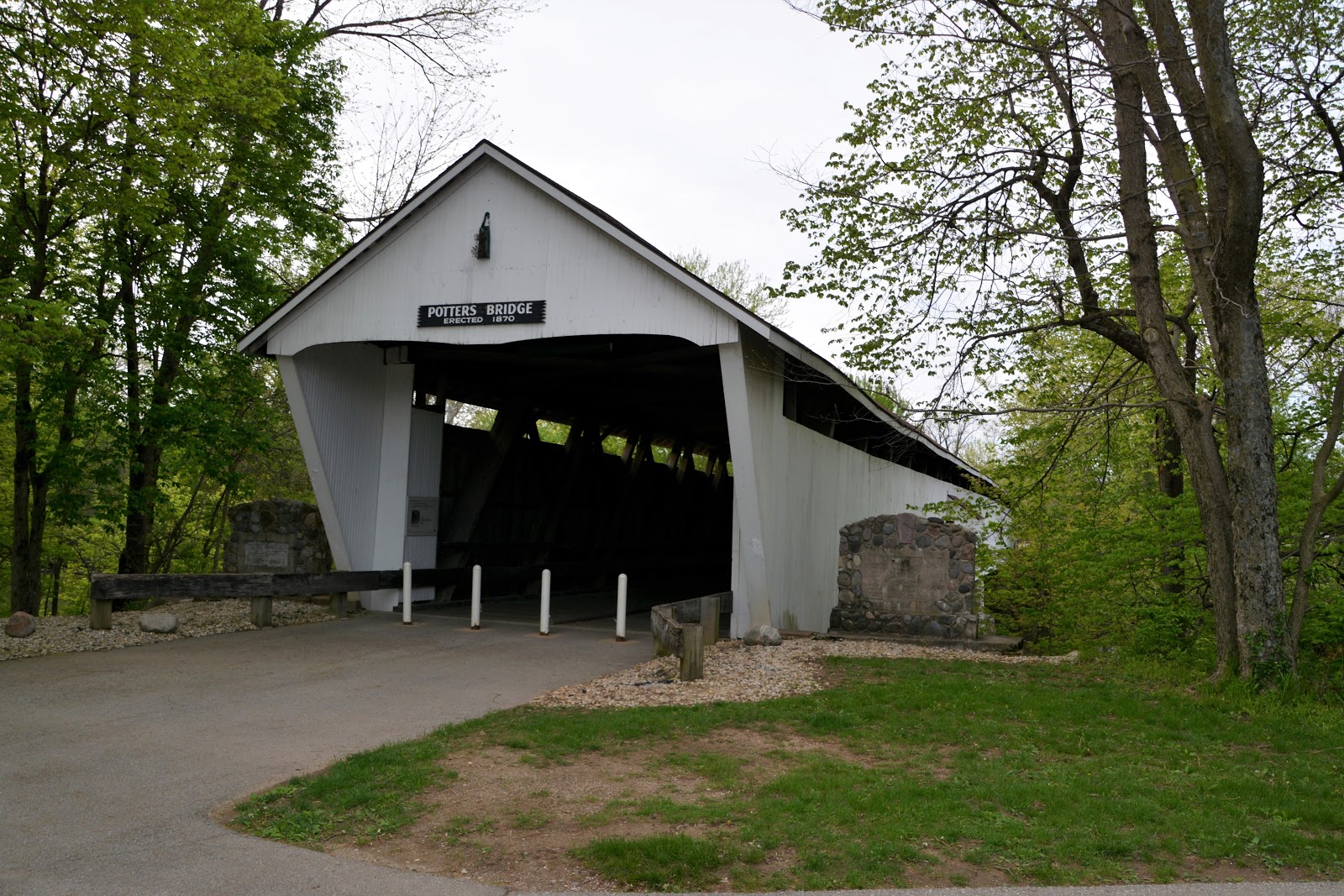 COVERED BRIDGES IN OHIO + POTTER'S COVERED BRIDGE NOBLESVILLE, INDIANA