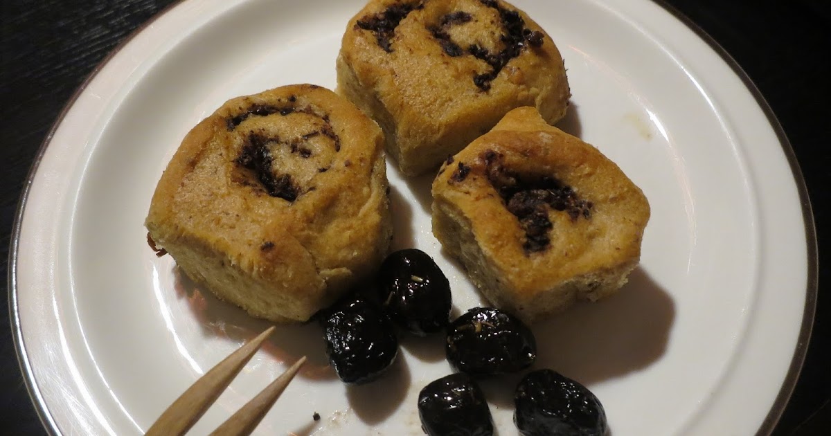 Fliederbaum: Teigschnecken mit Tapenade