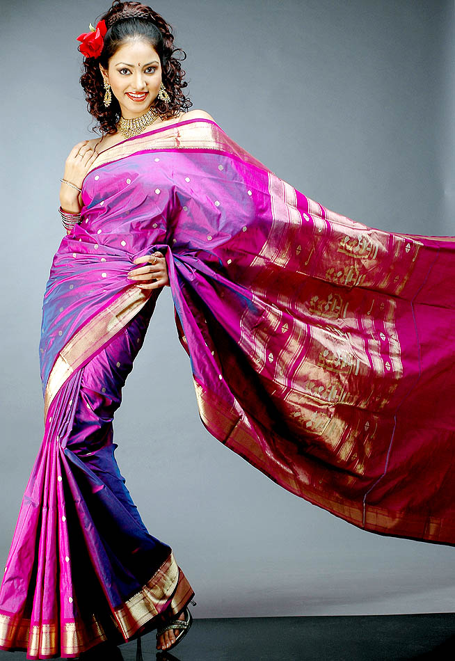 Женское сари индия. Индийское Сари. Сари одежда в Индии. Современные индийские Сари. Сари одежда женщин в Индии.