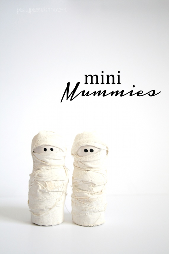 DIY mini mummies Halloween decoration!